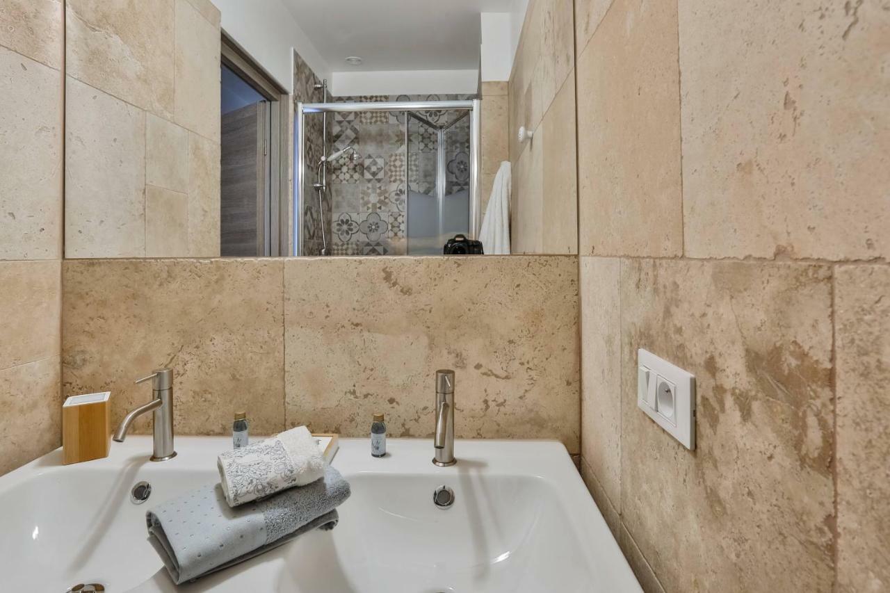 Garib - Place Garibaldi - 4 - Balcony * Nizza